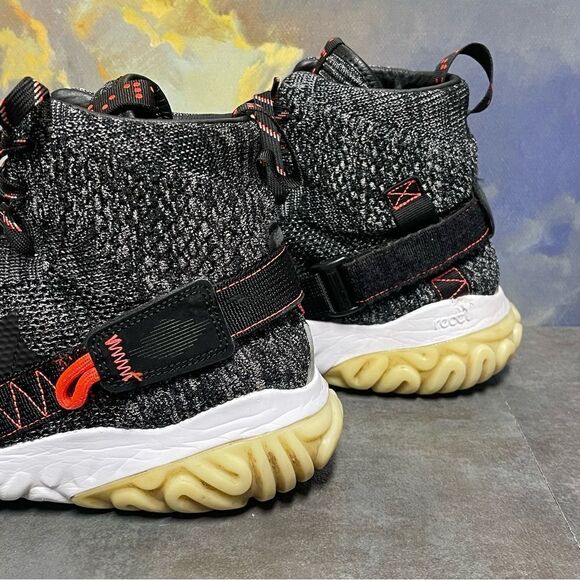 Athletic_Shoes